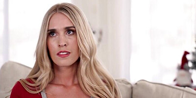 Sarah Taylor and Scarlett Alexis's side fuck by Moms Teach Sex