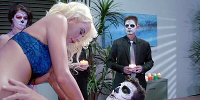 Big Tits at Work - Courtney Taylor and Tommy Gunn porn