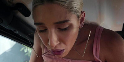 Stranded Teens - Screaming Abella Danger roleplay in shorts
