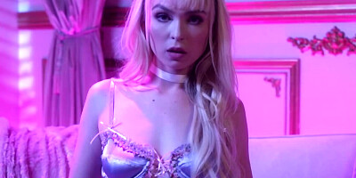 Blonde strips down and penetrates her vagina with fingers