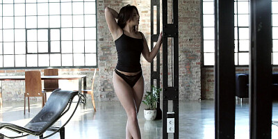 Sweet bimbo with a large ass is giving a hot blow job today