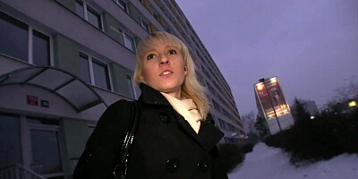 Babe wants to earn some money with her pussy