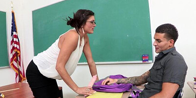 She's Gonna Squirt: Teacher Cece Stone rides large dildo