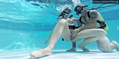 Underwater Show featuring Minnie Manga and Minnie's blowjob sex