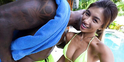 Watch easy-on-the-eyes Clara Trinity's video
