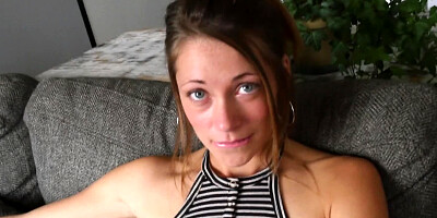 Amateur babe with small boobies wants some oral sex