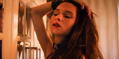 Seductive Leona Mia's stripping sex