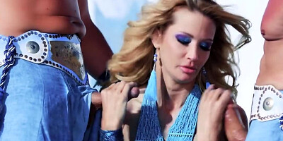 Perfect blonde in awesome threesome romantic oral sex