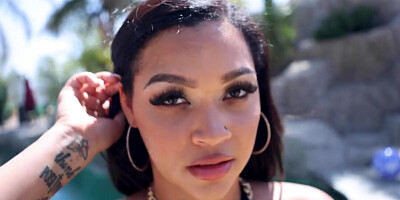 Ashlyn Peaks is not afraid to take on a massive penis