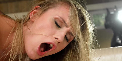 Excited MILF allows two guys to nail her holes simultaneously