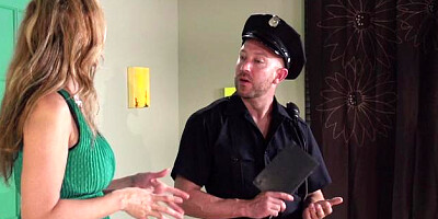 MILFsLikeItBig - Julia Ann in clean close up fingering