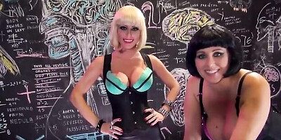 Stunner Jessica Jaymes and Julia Ann at blowjob movie