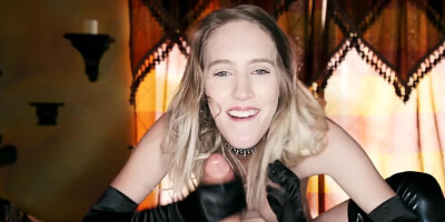 Fetish blowjob experience brought on by the blonde harlot