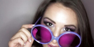 Flirtatious Lola Foxx's petite dirt