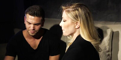 Euro trailer with pure queen from Elegant Raw