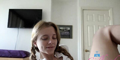 Seductive Riley Star's sucking cock smut