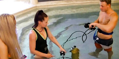 Underwater Show featuring Minnie Manga and Minnie's poolside clip