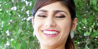 Energetic Mia Khalifa at sexy dirt
