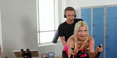 Clea Gaultier and Sienna Day double team Matt Hughes