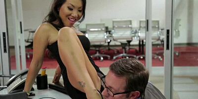 Secretary services his cock with her hot mouth and pussy