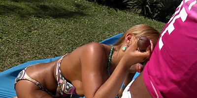 Mike in Brazil: Latina Emanuely & Jbrown facial outdoors