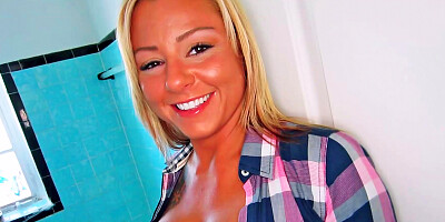 Beautiful blonde is having sex with a dude that likes her