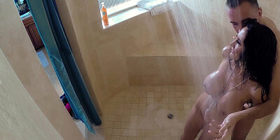 Impressive sexual action instead of taking a shower