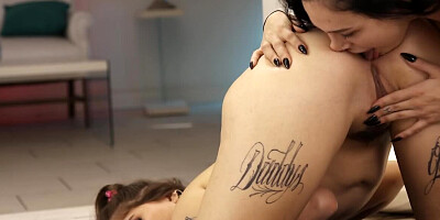 Tattooed model headed to ex's stepsister with purpose of hookup