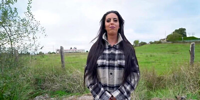 Guy enters brunette's pussy in the fresh air on camera