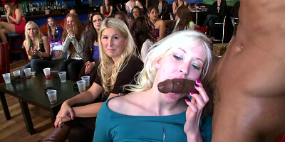 Hotties at the strip club are damn good at sucking dick