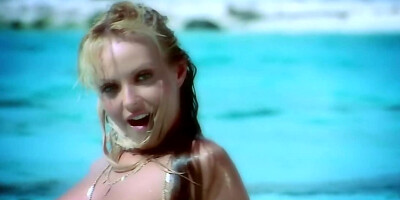 Females with blonde hair and round tits have fun by the ocean