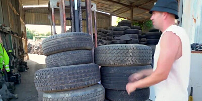 Having finished with a blowjob the MILF gets her pussy humped