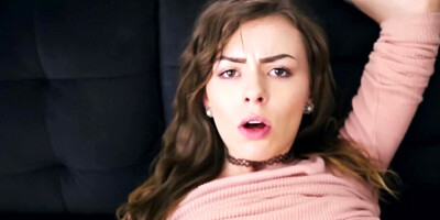 Eccentric teen loves playing on ukulele and having sex with BF