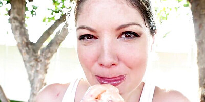 Dainty Kiki's tits porn