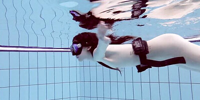 Xxxwater dirt with tireless hoochie from Underwater Show