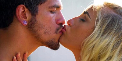 PassionHD - Naomi Woods seduce in the balcony