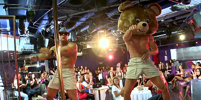 Male dancers work up the ladies in the club and get blowjobs