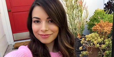 Miranda Cosgrove jerk off challenge