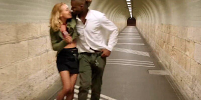 Gorgeous tourist Kelly devours the thick black schlong