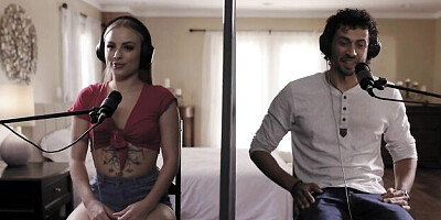 Radiant Alex Jones and Anna Claire Clouds's babe action