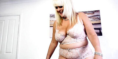 Dirty talk porn with flattering Christina from Mature NL