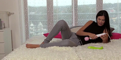 Juicy girl Jasmine Jae is masturbating with a Hitachi magic wand