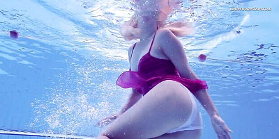 Delicate Elena at underwater babes sex