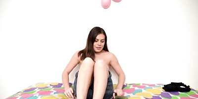 Aphrodisiac Veronica's spreading pussy action