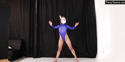 Nice-looking wench - athlete scene - Flexy Teens