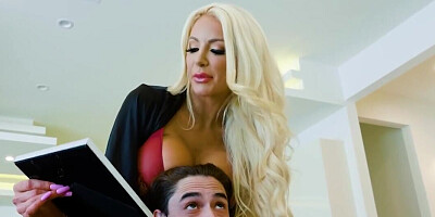 Youngster fucks friend's curvaceous stepmom