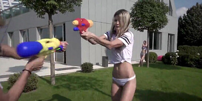 Russian charmer bonks two foreign lesbians