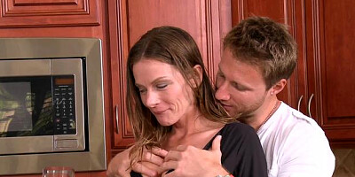 MILF Hunter: Violet smoking porno