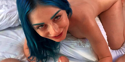 Blue-haired belle and her BF begin morning with awesome fuck