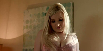 Black lover comes from a business trip and fucks the hotwife